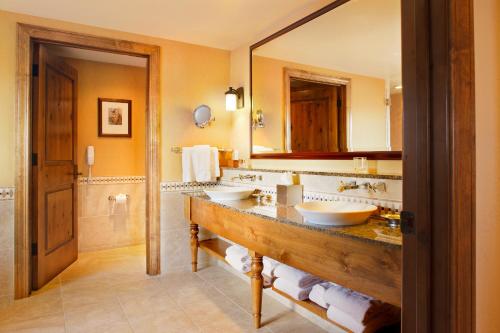 蛇河别墅温泉罗克度假酒店的一间浴室