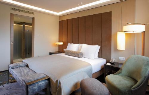 布鲁塞尔唐拉雅秀酒店客房内的一张或多张床位