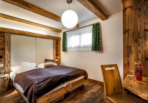 Alpine Mountain Chalet客房内的一张或多张床位