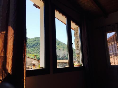多尔切阿夸La Casetta的山景窗户