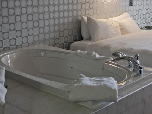 欧克莱尔大都会酒店 的一间浴室
