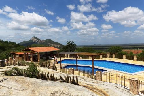 Fazenda Hotel Pedra dos Ventos内部或周边的泳池