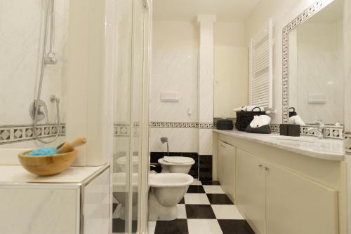 多莫斯迪亚公寓的一间浴室