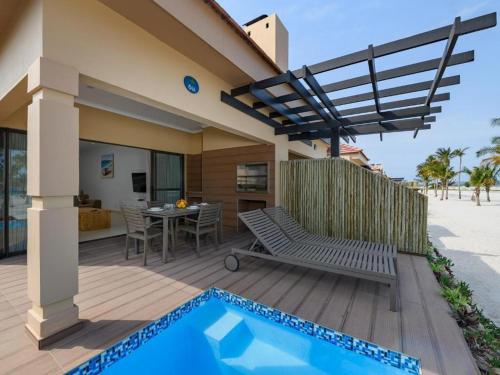 Beachfront Luxury Villa - Private Pool & Sunset Views