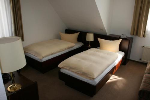 迪宁酒店客房内的一张或多张床位