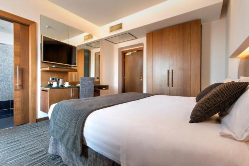 环球贝斯特韦斯特优质酒店客房内的一张或多张床位