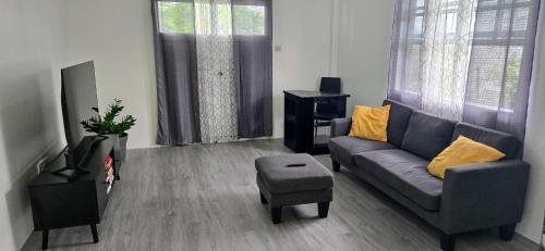 Amiah's Residence - Spacious two bedroom apartment in St George