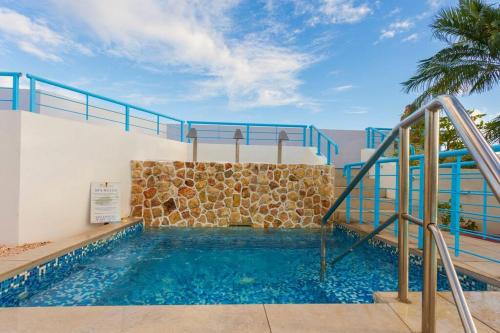Optimum Oasis - Royal Retreats at Maho Beach Studio