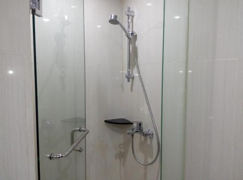 班达拉果园酒店的一间浴室