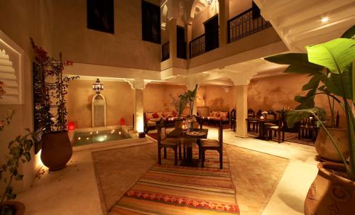 马拉喀什卡尔曼达摩洛哥传统庭院旅馆的相册照片