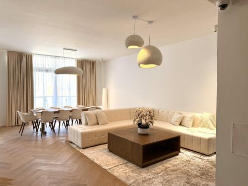 Seven Emirates Luxe Hostel - Yas Island Gate