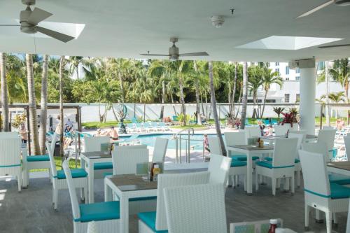 Riu Plaza Miami Beach餐厅或其他用餐的地方