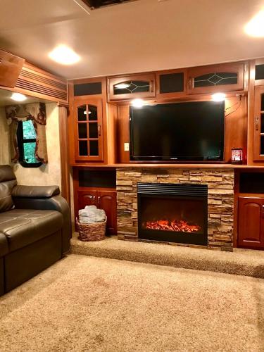 Shady Oaks, wooded, peaceful, relaxing, romantic, near ATV trails