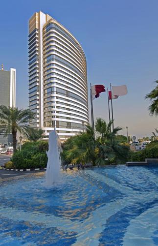 White Square Curve Hotel & Suites