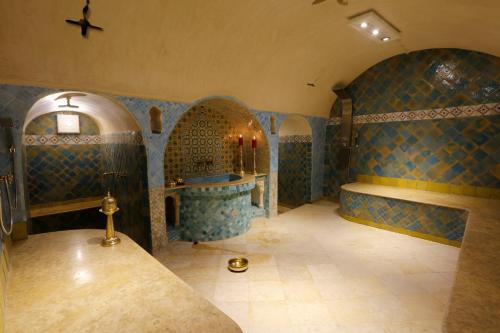 里亚德彻利法旅馆的一间浴室