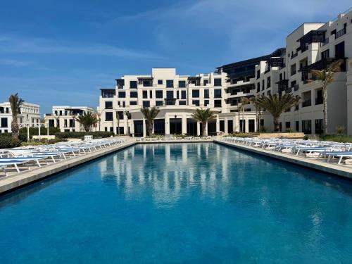 Luxury Sea View Apartment in Sea Breeze Grand