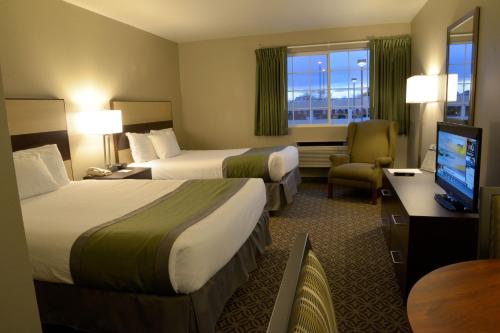 比林斯瑞维尔斯埃吉山顶酒店的酒店客房设有两张床和一台平面电视。