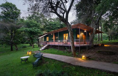 Jungle Hut Resort