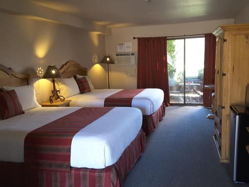比弗河酒店 客房内的一张或多张床位