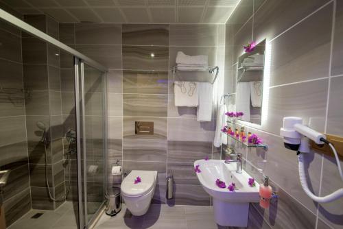 卡雅酒店的一间浴室