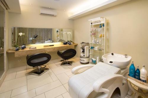 Kuta Seaview Boutique Resort的一间浴室