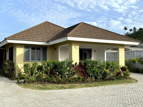 The Sunshine 3 Bedroom Villa with pool & gym