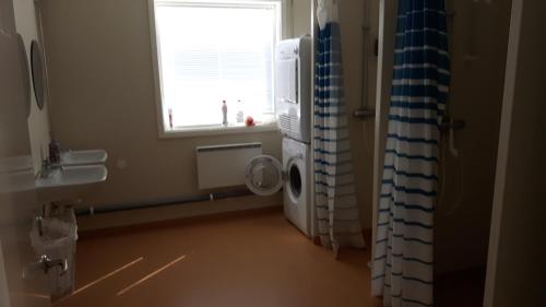 Täljebo Vandrarhem, Sundsbrovägen 1, Söderhamn的一间浴室