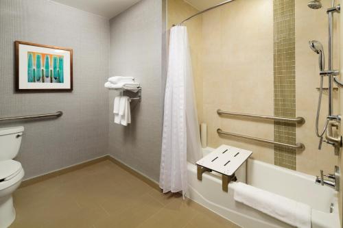拉伯克凯悦嘉轩酒店的一间浴室