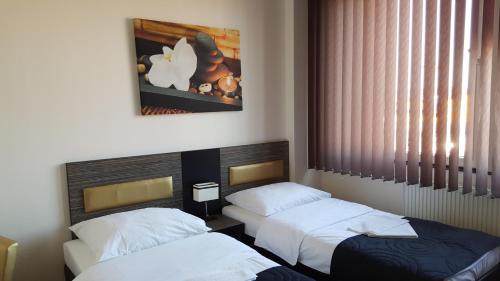 黑山酒店客房内的一张或多张床位