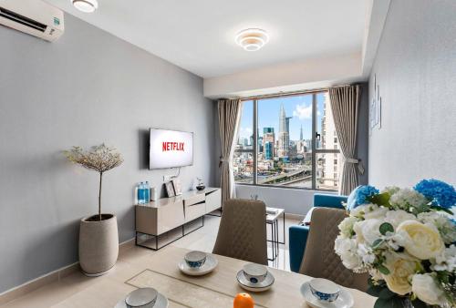 Refined Saigon - Rivergate Aparment - Free Pool, Free Internet SIM for 3 nights, Free Pick Up for 5 nights