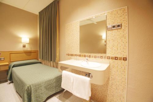 新科隆旅馆的一间浴室