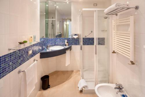 米兰圣希罗埃狄尔酒店的一间浴室