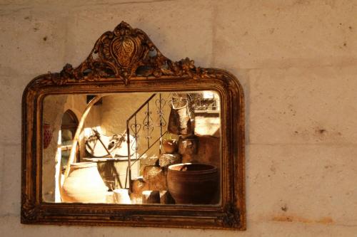 阿瓦诺斯科尔基特旅馆的镜子,反射到房间