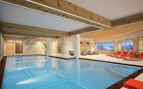 里蒙纽耶Résidence Club mmv Le Cœur des Loges ****的游泳池,位于带客厅的房屋内
