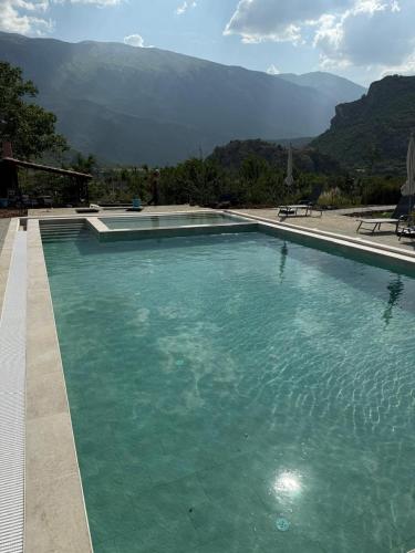 Bujtina Lumo & pool