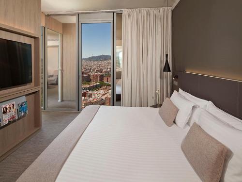 美利亚巴塞罗那天空四星级酒店客房内的一张或多张床位