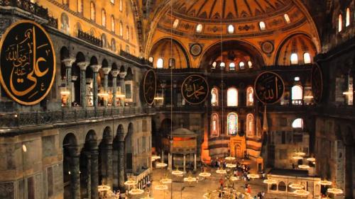 伊斯坦布尔The Empress Theodora Hotel ll的享有大型建筑和大型客房的景色