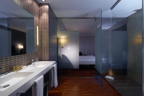 蒙蒂雷亚尔欧洲之星的一间浴室