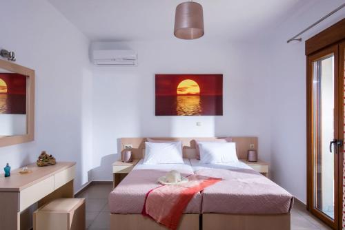 AngelianaOikos- "Your Cretan House"的一间卧室配有一张带红色毛巾的床