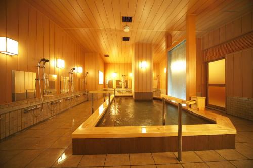 京都松井别馆的中间设有带浴缸的大浴室