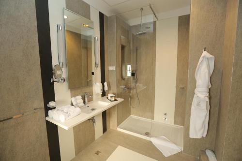 Zepter Hotel Belgrade, member of Zepter Hotels的一间浴室