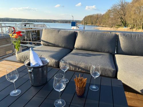 TraumZeitBoot Helmut auf dem Scharmützelsee Bad Saarow