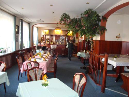 Goldener Löwe Triebes餐厅或其他用餐的地方