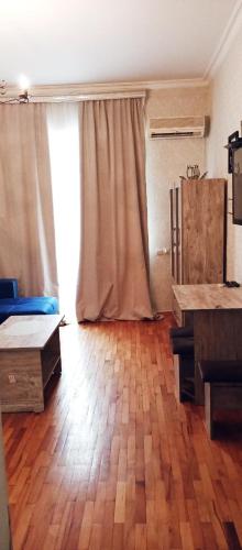 NIZAMI Street flat