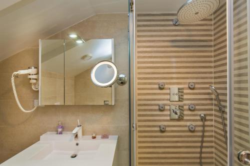 杜布罗夫尼克豪华住宅公寓 - 橘园店的一间浴室