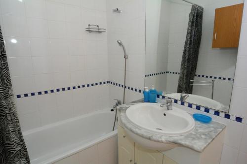 Apartamentos Encosta da Marina - Praia da Rocha的一间浴室