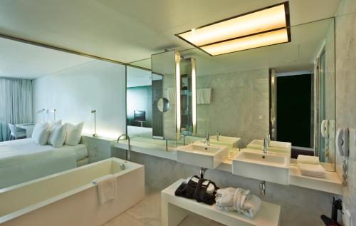 Altis Belem Hotel & Spa, a Member of Design Hotels的一间浴室