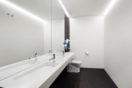 埃森萨尔比卡里斯本服务式公寓的一间浴室