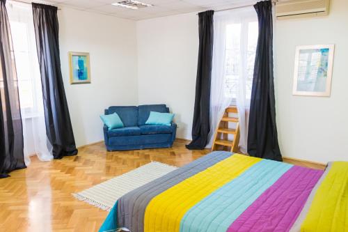 Sunny Apartment Anamaria Opatija客房内的一张或多张床位
