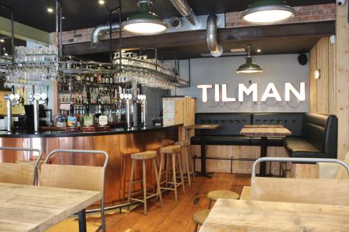 The Tilman酒廊或酒吧区